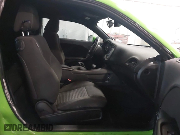 2017 Dodge Challenger SXT z VIN 2C3CDZAG2HH574239, wystawiony jako IAAI lot #41391595 z przebiegiem 92 377 mil mil oraz . Historia ofert i sprzedaży dostępna na DreamBid. Obrazek 5.