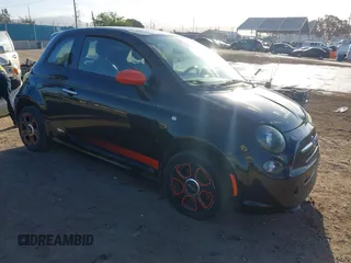 2013 FIAT 500e z VIN 3C3CFFGE7DT744353, wystawiony jako IAAI lot #42257126 z przebiegiem 61 567 mil mil oraz . Historia ofert i sprzedaży dostępna na DreamBid. Obrazek 1.