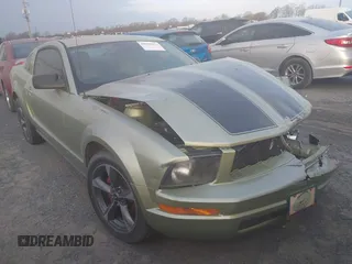 2005 Ford Mustang Deluxe with VIN 1ZVFT80N555205042, listed as a IAAI auction lot 38939013 with 200,164 mi miles and . Bid and sale history available at DreamBid. Image 1.