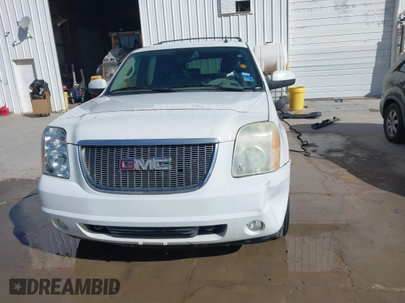 2011 GMC Yukon SLT with VIN 1GKS2CE03BR397395, listed as a IAAI auction lot 41813501 with 220,443 mi miles. Bid and sale history available at carsss.com. Image 12.