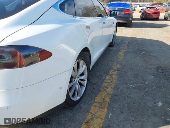 2014 Tesla Model S 60 with VIN 5YJSA1H13EFP62451, listed as a IAAI auction lot 41639068 with 88,000 mi miles and . Bid and sale history available at DreamBid. Image 19.