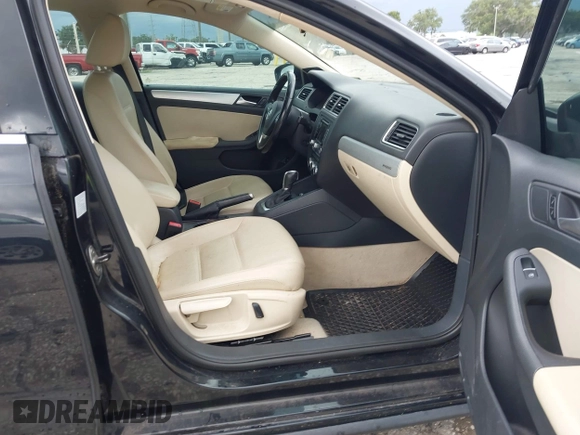 2013 Volkswagen Jetta Hybrid SE with VIN 3VW637AJ0DM281198, listed as a IAAI auction lot 42710130 with 68,068 mi miles and . Bid and sale history available at DreamBid. Image 5.