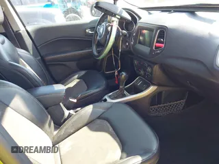 2020 Jeep Compass Latitude z VIN 3C4NJCBB6LT229969, wystawiony jako IAAI lot #42232500 z przebiegiem 86 501 mil mil oraz . Historia ofert i sprzedaży dostępna na DreamBid. Obrazek 5.