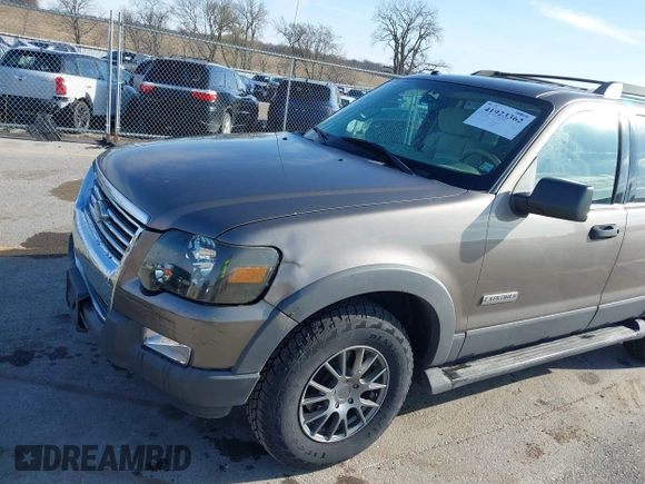2006 Ford Explorer XLT with VIN 1FMEU73E66UB73562, listed as a IAAI auction lot 41923362 with 157,899 mi miles. Bid and sale history available at carsss.com. Image 12.