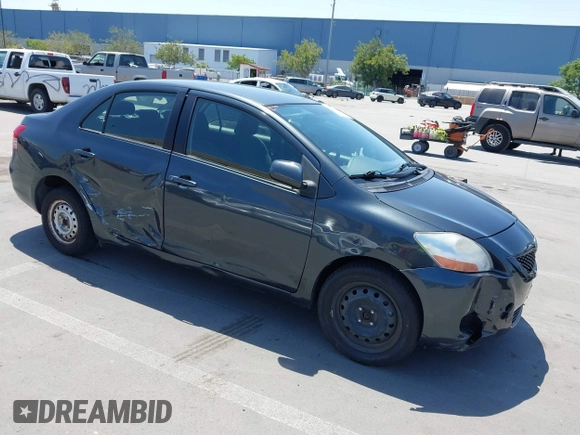 2010 Toyota Yaris z VIN JTDBT4K37A1388757, wystawiony jako IAAI lot #42137640 z przebiegiem 97 079 mil mil oraz . Historia ofert i sprzedaży dostępna na DreamBid. Obrazek 1.