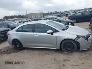 2023 Toyota Corolla LE z VIN 5YFB4MDEXPP064184, wystawiony jako IAAI lot #41511156 z przebiegiem 20 661 mil mil oraz . Historia ofert i sprzedaży dostępna na DreamBid. Obrazek 14.
