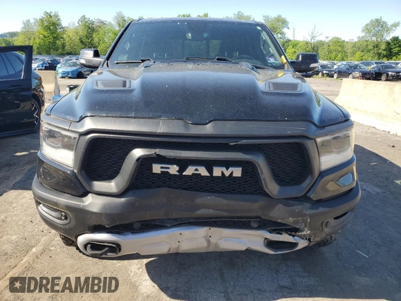 2019 Ram 1500 Rebel z VIN 1C6SRFLT5KN811457, wystawiony jako Copart lot #57034285 z przebiegiem 84 077 mil mil oraz Szkoda całkowita • Salvage title. Historia ofert i sprzedaży dostępna na DreamBid. Obrazek 5.