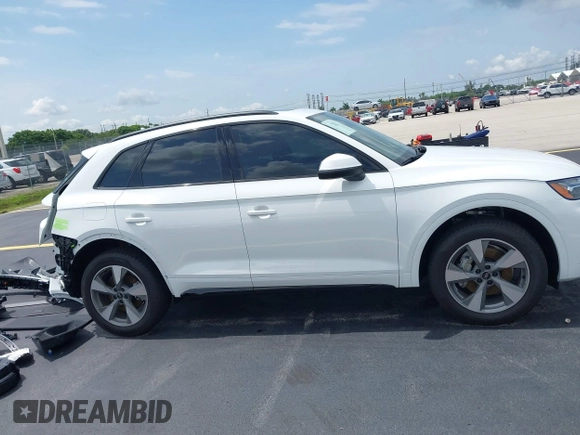 2025 Audi Q5 Premium с VIN WA1ABAFY3S2050913, выставлен на аукционе IAAI как лот 42403495 с пробегом 1 673 миль миль и . История ставок и продаж доступна на DreamBid. Изображение 14.