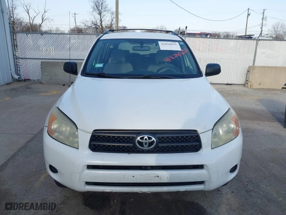 2007 Toyota RAV4 with VIN JTMZD33V275077177, listed as a IAAI auction lot 41828821 with 165,128 mi miles. Bid and sale history available at carsss.com. Image 13.