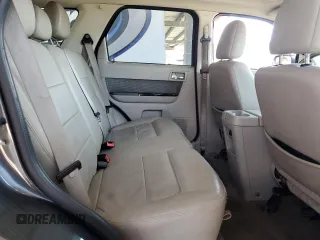 2010 Ford Escape Hybrid z VIN 1FMCU5K30AKA77460, wystawiony jako Copart lot #56363305 z przebiegiem 294 973 mil mil oraz Czysty tytuł • Clean title. Historia ofert i sprzedaży dostępna na DreamBid. Obrazek 10.