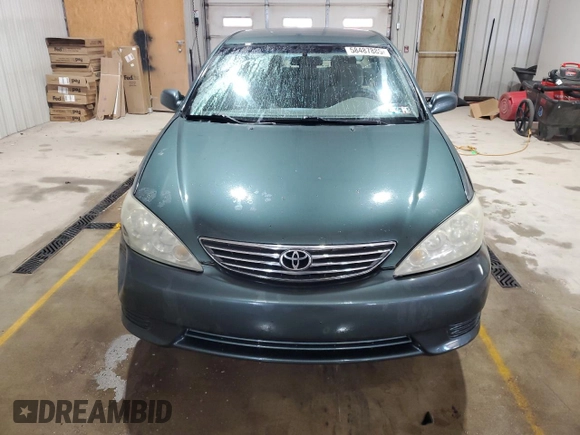 2005 Toyota Camry LE z VIN 4T1BE30K75U432514, wystawiony jako Copart lot #58487885 z przebiegiem 223 106 mil mil oraz Szkoda całkowita • Salvage title. Historia ofert i sprzedaży dostępna na DreamBid. Obrazek 5.