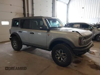 2024 Ford Bronco Badlands z VIN 1FMEE9BP6RLA08116, wystawiony jako IAAI lot #41837206 z przebiegiem 7807 mil mil oraz . Historia ofert i sprzedaży dostępna na DreamBid. Obrazek 1.