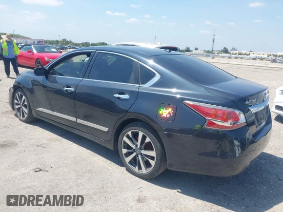 2014 Nissan Altima SV with VIN 1N4AL3AP3EC174276, listed as a IAAI auction lot 42070847 with 128,355 mi miles and . Bid and sale history available at carsss.com. Image 3.