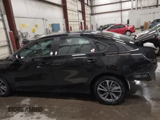 2024 Kia Forte LXS z VIN 3KPF24ADXRE831698, wystawiony jako IAAI lot #41337698 z przebiegiem 1 843 mil mil oraz . Historia ofert i sprzedaży dostępna na DreamBid. Obrazek 15.