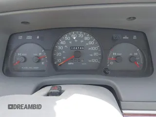 2002 Mercury Grand Marquis LS Premium z VIN 2MEFM75W22X653775, wystawiony jako IAAI lot #42225138 z przebiegiem 124 749 mil mil oraz . Historia ofert i sprzedaży dostępna na DreamBid. Obrazek 7.