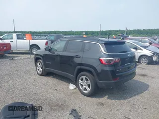 2023 Jeep Compass Altitude z VIN 3C4NJDBN3PT531113, wystawiony jako IAAI lot #42424849 z przebiegiem Nie podano mil oraz . Historia ofert i sprzedaży dostępna na DreamBid. Obrazek 3.