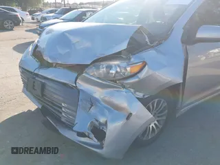2020 Toyota Sienna XLE Auto Access Seat with VIN 5TDYZ3DC0LS049229, listed as a IAAI auction lot 41635807 with 102,674 mi miles. Bid and sale history available at carsss.com. Image 6.