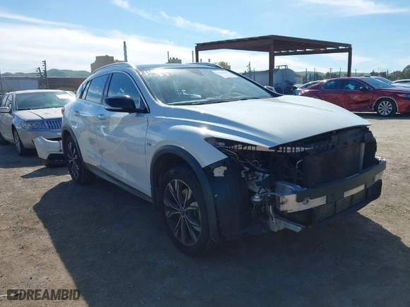 2018 Infiniti QX30 Luxury with VIN SJKCH5CR1JA005035, listed as a IAAI auction lot 41690695 with 79,943 mi miles. Bid and sale history available at carsss.com. Image 1.