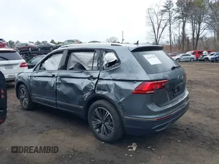 2024 Volkswagen Tiguan Wolfsburg Edition z VIN 3VV5B7AX4RM230768, wystawiony jako IAAI lot #41633709 z przebiegiem 107 mil mil oraz . Historia ofert i sprzedaży dostępna na DreamBid. Obrazek 14.