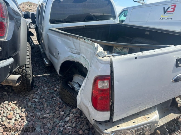 2008 Ford Super Duty F-250 SRW XL with VIN 1FTSW21508EB77529, listed as a Copart auction lot 63726794 with 267,980 mi miles and Salvage Title. Bid and sale history available at carsss.com. Image 3.