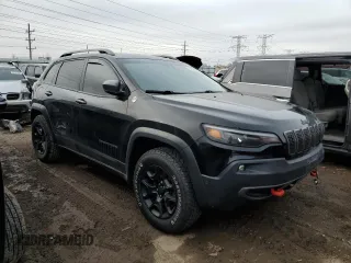 2019 Jeep Cherokee Trailhawk with VIN 1C4PJMBXXKD127749, listed as a Copart auction lot 50035205 with Not Provided miles and Salvage Title. Bid and sale history available at DreamBid. Image 4.