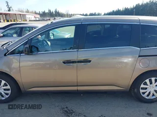 2013 Honda Odyssey LX z VIN 5FNRL5H29DB055166, wystawiony jako IAAI lot #41965037 z przebiegiem 122 470 mil mil oraz . Historia ofert i sprzedaży dostępna na DreamBid. Obrazek 14.