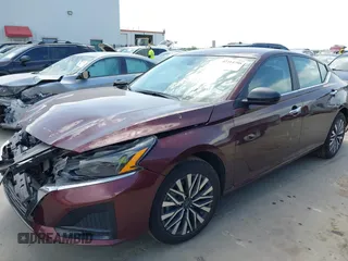 2025 Nissan Altima SV z VIN 1N4BL4DV6SN364710, wystawiony jako IAAI lot #42314788 z przebiegiem 6 901 mil mil oraz . Historia ofert i sprzedaży dostępna na DreamBid. Obrazek 2.