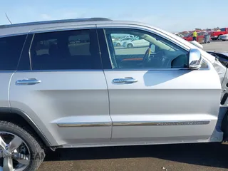 2013 Jeep Grand Cherokee Overland with VIN 1C4RJECG9DC545886, listed as a IAAI auction lot 41998913 with 166,077 mi miles. Bid and sale history available at carsss.com. Image 14.