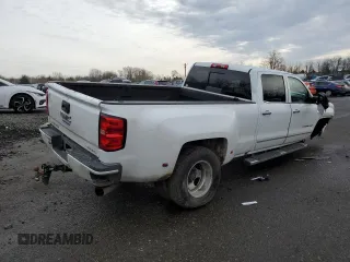 2018 GMC Sierra 3500HD Denali z VIN 1GT42YEY2JF254218, wystawiony jako Copart lot #85935094 z przebiegiem 157 907 mil mil oraz Szkody całkowita. Historia ofert i sprzedaży dostępna na DreamBid. Obrazek 3.