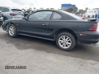 1994 Ford Mustang GT z VIN 1FALP42T0RF147393, wystawiony jako IAAI lot #42046032 z przebiegiem 184 504 mil mil oraz . Historia ofert i sprzedaży dostępna na DreamBid. Obrazek 15.