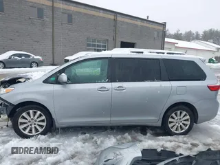 2017 Toyota Sienna XLE with VIN 5TDDZ3DC1HS162080, listed as a IAAI auction lot 41424523 with 92,288 mi miles and . Bid and sale history available at carsss.com. Image 15.