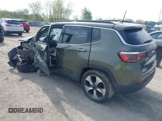 2018 Jeep Compass Latitude with VIN 3C4NJDBB4JT176031, listed as a IAAI auction lot 42125161 with 32,761 mi miles and . Bid and sale history available at DreamBid. Image 3.