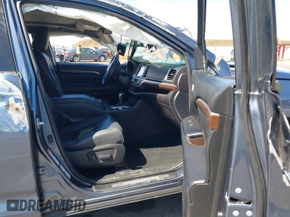 2015 Toyota Highlander Limited с VIN 5TDDKRFH0FS210245, выставлен на аукционе IAAI как лот 42796959 с пробегом 137 181 миль миль и . История ставок и продаж доступна на DreamBid. Изображение 5.