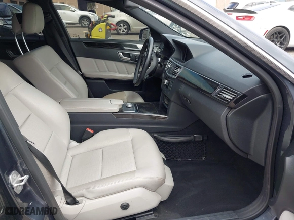 2012 Mercedes-Benz E-Class E 350 Luxury with VIN WDDHF5KB7CA600239, listed as a IAAI auction lot 41915206 with 94,970 mi miles. Bid and sale history available at carsss.com. Image 5.