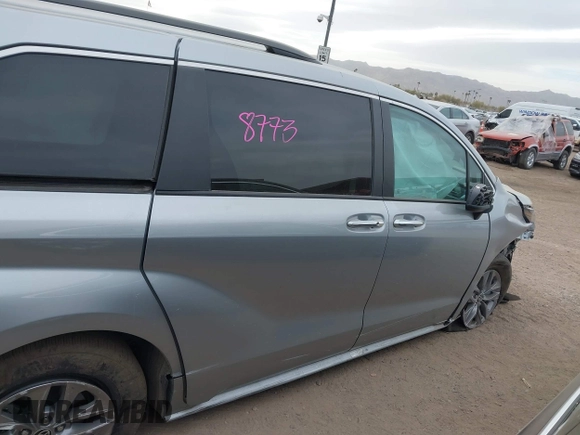 2024 Toyota Sienna XLE with VIN 5TDYRKEC3RS193861, listed as a IAAI auction lot 41567890 with 18,630 mi miles. Bid and sale history available at carsss.com. Image 13.