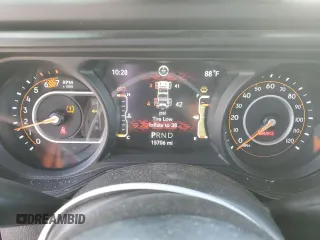2025 Jeep Wrangler Sahara z VIN 1C4PJXEN8SW529320, wystawiony jako Copart lot #57918605 z przebiegiem 15 706 mil mil oraz Czysty tytuł • Clean title. Historia ofert i sprzedaży dostępna na DreamBid. Obrazek 9.