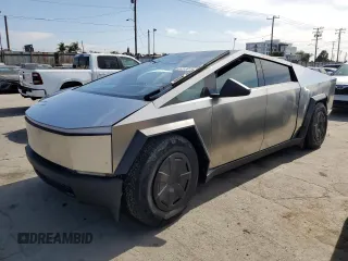 2024 Tesla Cybertruck z VIN 7G2CEHED9RA047674, wystawiony jako Copart lot #61213915 z przebiegiem 1 323 mil mil oraz Szkoda całkowita • Salvage title. Historia ofert i sprzedaży dostępna na DreamBid. Obrazek 1.