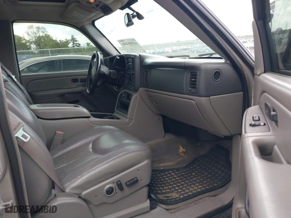 2005 Chevrolet Tahoe LT with VIN 1GNEK13TX5R179282, listed as a IAAI auction lot 42006441 with 245,118 mi miles. Bid and sale history available at carsss.com. Image 5.