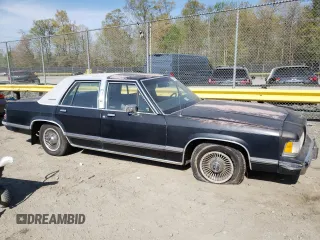 1988 Mercury Grand Marquis GS z VIN 2MEBM74F3JX707373, wystawiony jako Copart lot #53880905 z przebiegiem 5540 mil mil oraz Tytuł czysty. Historia ofert i sprzedaży dostępna na DreamBid. Obrazek 4.