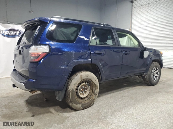 2024 Toyota 4Runner TRD Off Road with VIN JTEPU5JR9R6284229, listed as a Copart auction lot 50779925 with 34,339 mi miles and Clean Title. Bid and sale history available at carsss.com. Image 3.