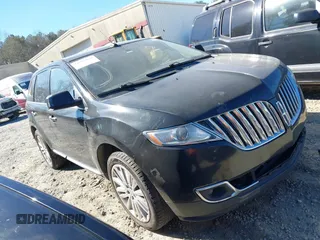 2011 Lincoln MKX z VIN 2LMDJ6JK4BBJ02839, wystawiony jako IAAI lot #41705810 z przebiegiem 289 136 mil mil oraz . Historia ofert i sprzedaży dostępna na DreamBid. Obrazek 1.