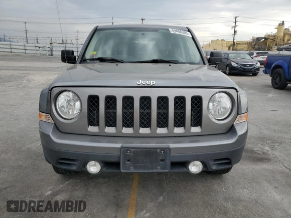 2013 Jeep Patriot Latitude z VIN 1C4NJRFB1DD101742, wystawiony jako Copart lot #59486385 z przebiegiem 92 001 mil mil oraz Czysty tytuł • Clean title. Historia ofert i sprzedaży dostępna na DreamBid. Obrazek 5.