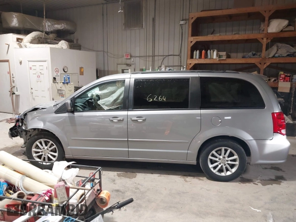 2014 Dodge Grand Caravan SXT z VIN 2C4RDGCGXER263963, wystawiony jako IAAI lot #41956264 z przebiegiem 138 815 mil mil oraz . Historia ofert i sprzedaży dostępna na DreamBid. Obrazek 14.