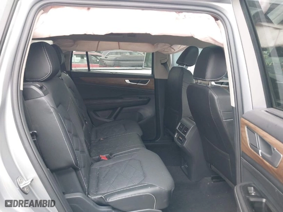 2024 Volkswagen Atlas 2.0T SE w/Technology with VIN 1V2JR2CA2RC563653, listed as a IAAI auction lot 41956579 with 35,356 mi miles. Bid and sale history available at carsss.com. Image 8.