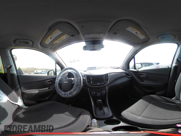 2020 Chevrolet Trax LS with VIN 3GNCJKSB2LL326823, listed as a IAAI auction lot 42103386 with 33,241 mi miles and . Bid and sale history available at carsss.com. Image 20.
