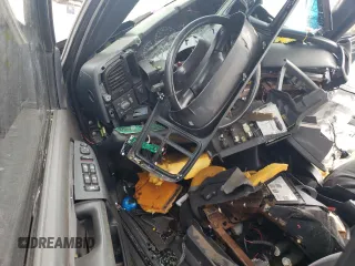 2002 Chevrolet Silverado 1500HD LS z VIN 1GCGC13U22F161668, wystawiony jako Copart lot #53289994 z przebiegiem Nie podano mil oraz Szkoda całkowita • Salvage title. Historia ofert i sprzedaży dostępna na DreamBid. Obrazek 8.
