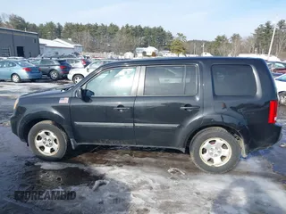 2011 Honda Pilot LX with VIN 5FNYF4H20BB073355, listed as a IAAI auction lot 41588887 with 146,867 mi miles. Bid and sale history available at carsss.com. Image 15.