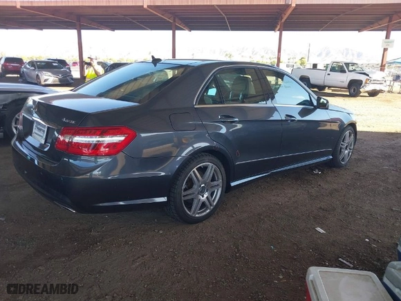 2010 Mercedes-Benz E-Class E 350 Luxury with VIN WDDHF8HB4AA069555, listed as a IAAI auction lot 39613371 with 94,454 mi miles. Bid and sale history available at carsss.com. Image 4.