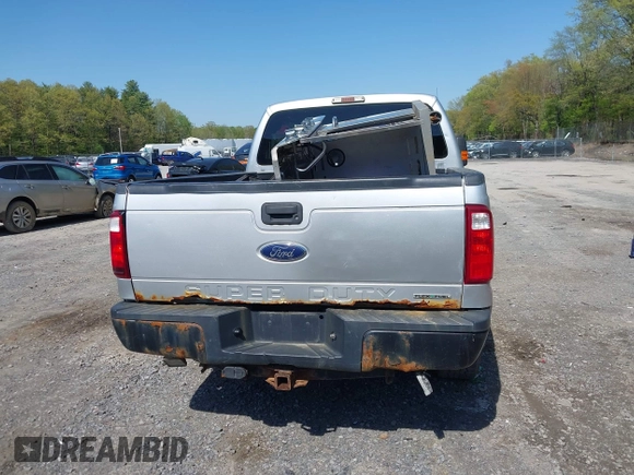 2013 Ford F-250 XL z VIN 1FT7X2B66DEA06885, wystawiony jako IAAI lot #42240723 z przebiegiem 136 062 mil mil oraz . Historia ofert i sprzedaży dostępna na DreamBid. Obrazek 16.