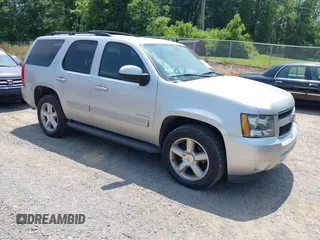 2010 Chevrolet Tahoe LT z VIN 1GNUKBE04AR194729, wystawiony jako IAAI lot #42408855 z przebiegiem 192 532 mil mil oraz . Historia ofert i sprzedaży dostępna na DreamBid. Obrazek 1.